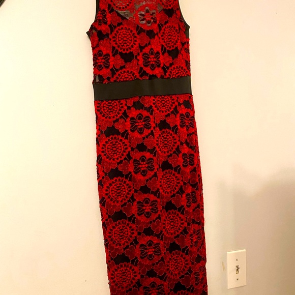 Beautiful evening dress. Suitable for a night out or special events - Picture 2 of 2